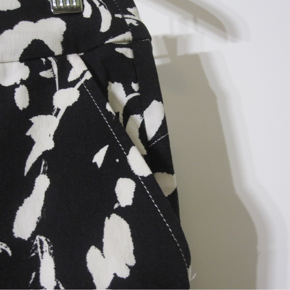 Marla Wynne Preloved  flatter fit pant with bold black and white print. 12P - Picture 4 of 5